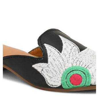 Copy of Embroidered Punjabi Jutti: Handmade Indian Slip-On Shoes- on Lucasgift