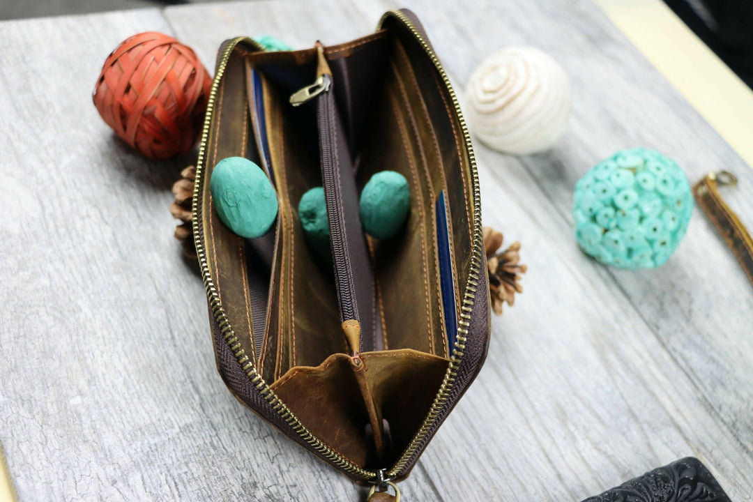 15 pcs+ Bulk Leather Women Wallet , Real Leather, Same Day Shipping, Free Shipping US- on Lucasgift