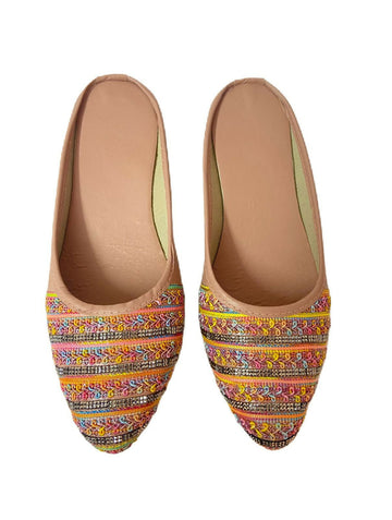Embroidered Punjabi Jutti: Handmade Indian Slip-On Shoes- on Lucasgift