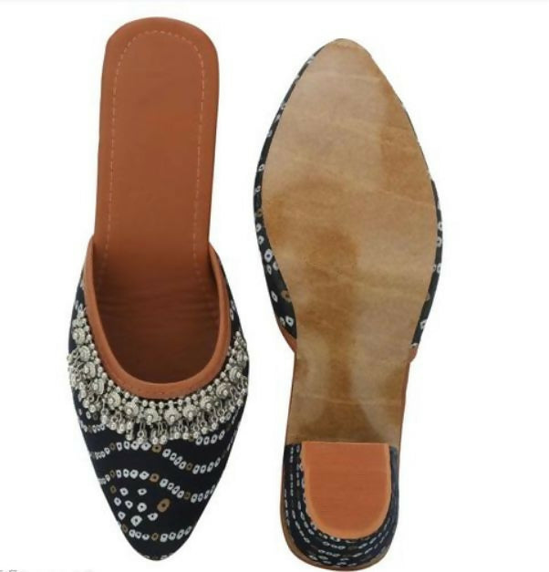 Black heel Jutti: Handmade Punjabi Khussa Shoes- on Lucasgift