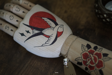 SPARROW WOODEN HAND- on Lucasgift