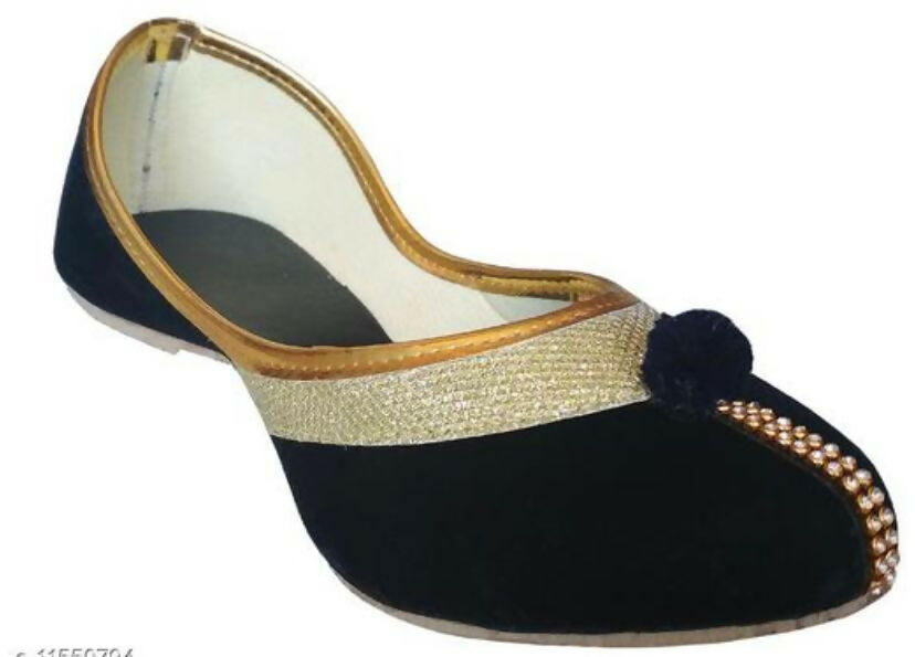Embroidered Punjabi Jutti: Handmade Indian Slip-On Shoes- on Lucasgift