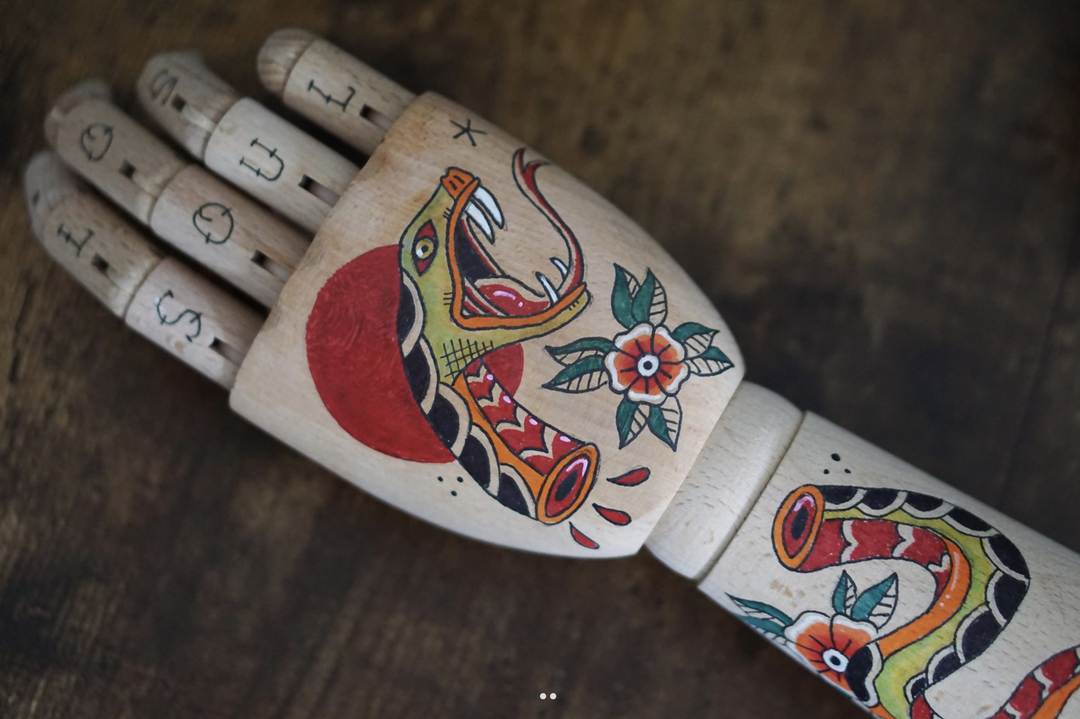 CHAOS WOODEN HAND- on Lucasgift