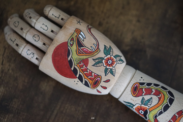 CHAOS WOODEN HAND- on Lucasgift