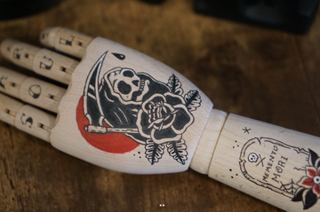 MEMENTO MORI WOODEN HAND- on Lucasgift