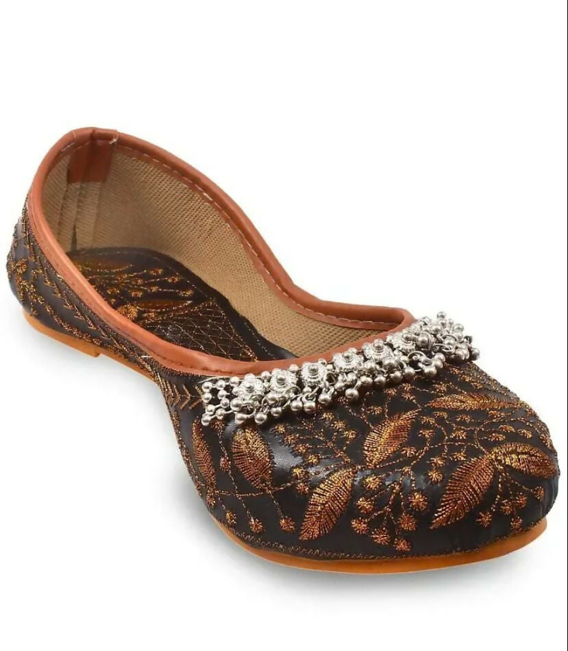 Black Embroidered Punjabi Jutti: Handmade Indian Slip-On Shoes- on Lucasgift