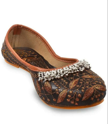Black Embroidered Punjabi Jutti: Handmade Indian Slip-On Shoes- on Lucasgift