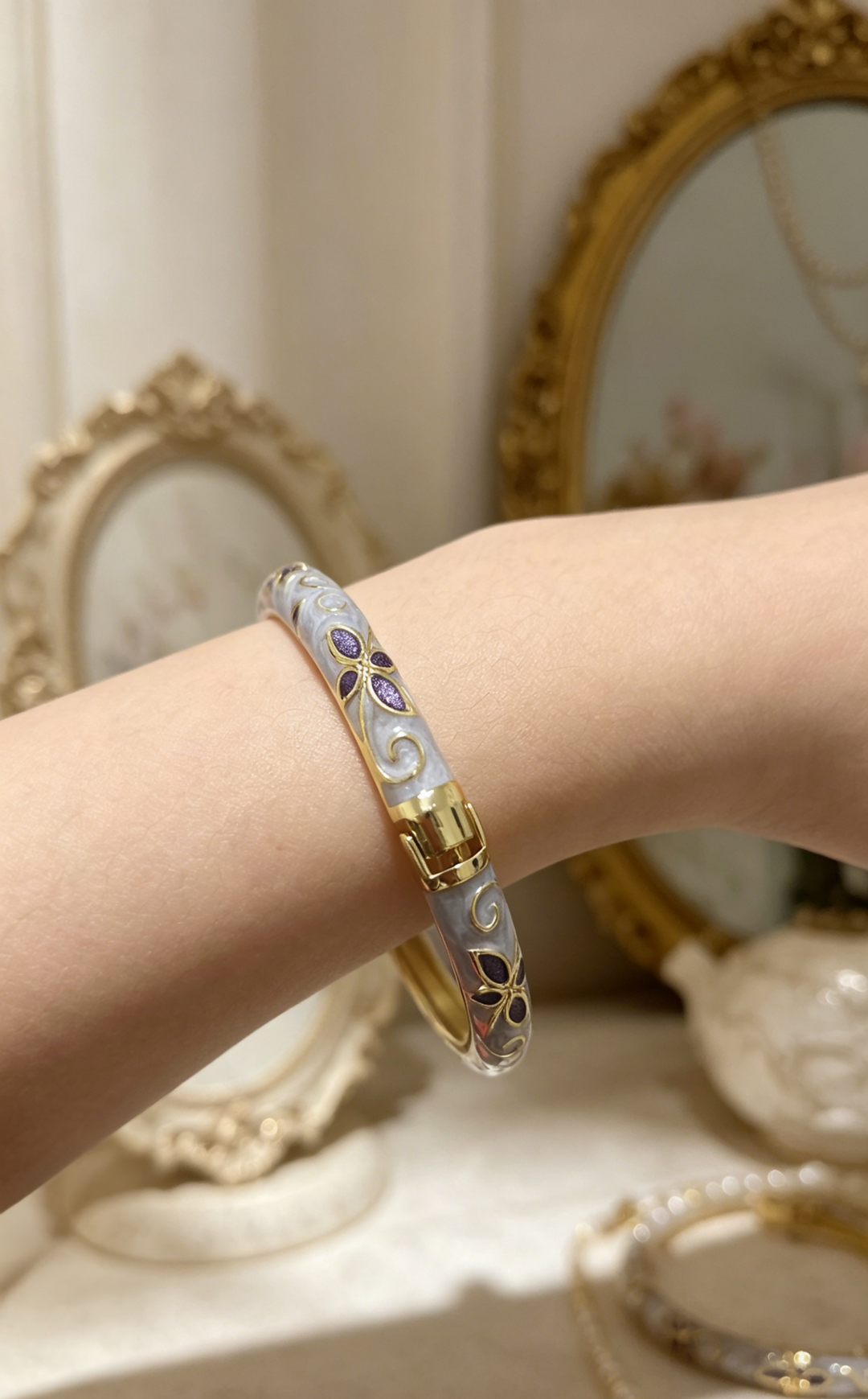 Artisan Elegant Lavender Cloisonné Bracelet | Delicate Four-Leaf Clover Enamel — A Gift of Luck- on Lucasgift