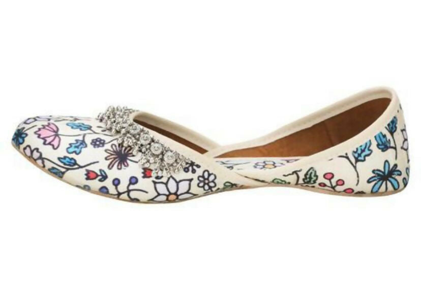 White Embroidered Punjabi Jutti: Handmade Indian Slip-On Shoes- on Lucasgift