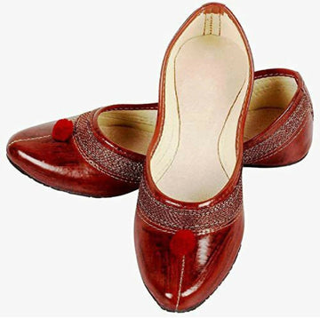 Punjabi Jutti: Handmade Indian Slip-On Shoes- on Lucasgift