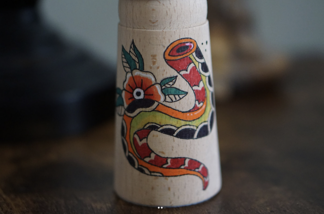 CHAOS WOODEN HAND- on Lucasgift