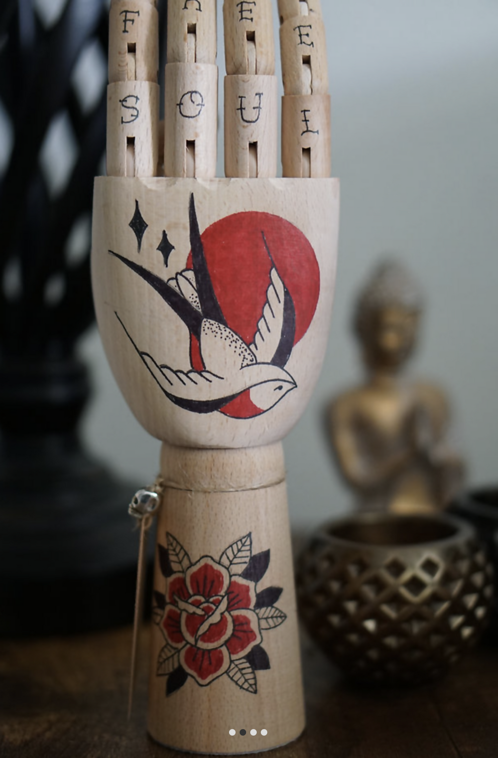 SPARROW WOODEN HAND- on Lucasgift