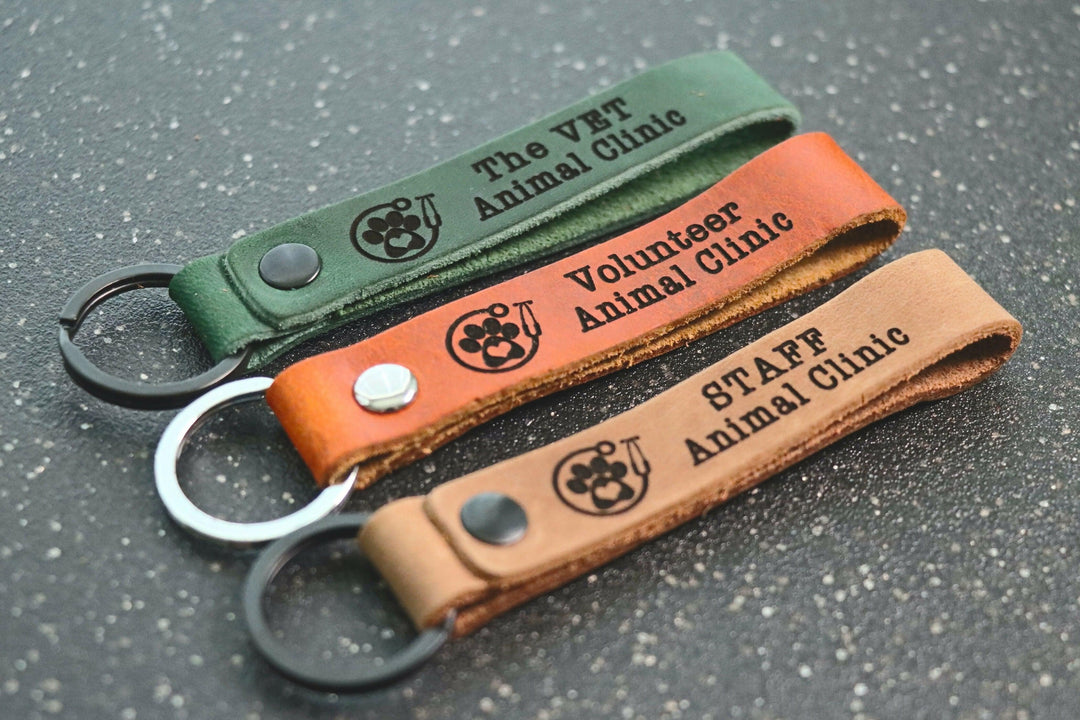 SLIM Veterinarian Personalized Keychain / Keyring / bag Tag / Name Tag - Leather Keychain- on Lucasgift