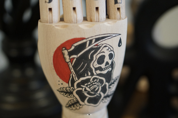 MEMENTO MORI WOODEN HAND- on Lucasgift