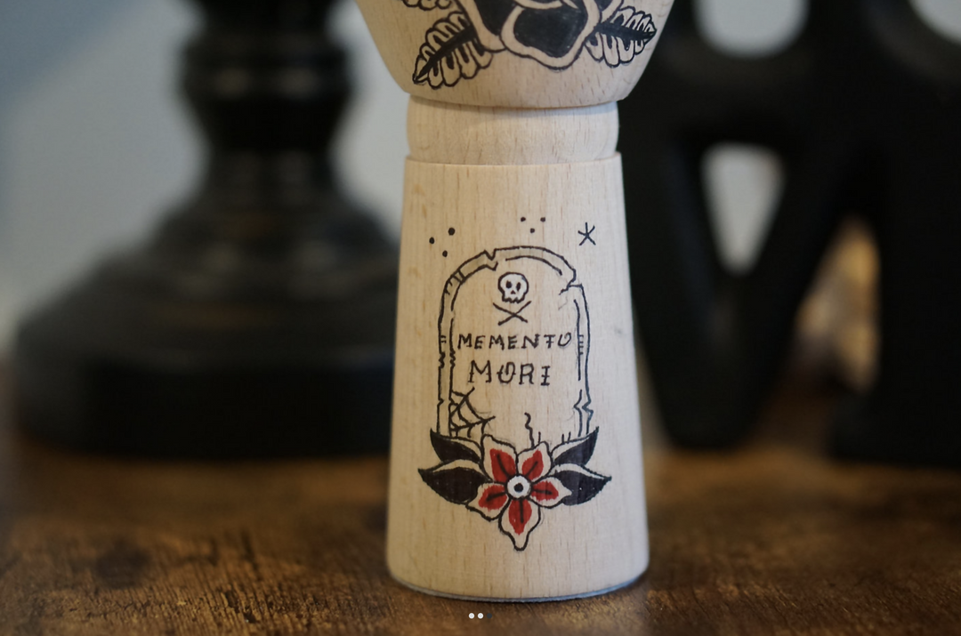 MEMENTO MORI WOODEN HAND- on Lucasgift