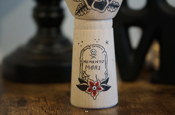 MEMENTO MORI WOODEN HAND- on Lucasgift