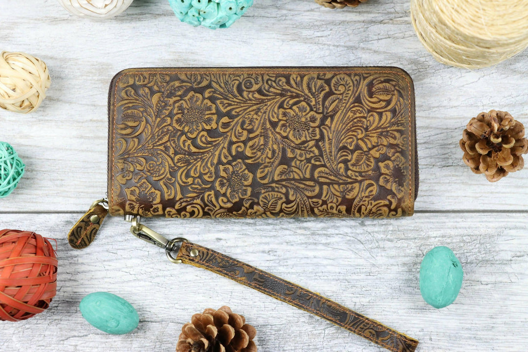15 pcs+ Bulk Leather Women Wallet , Real Leather, Same Day Shipping, Free Shipping US- on Lucasgift