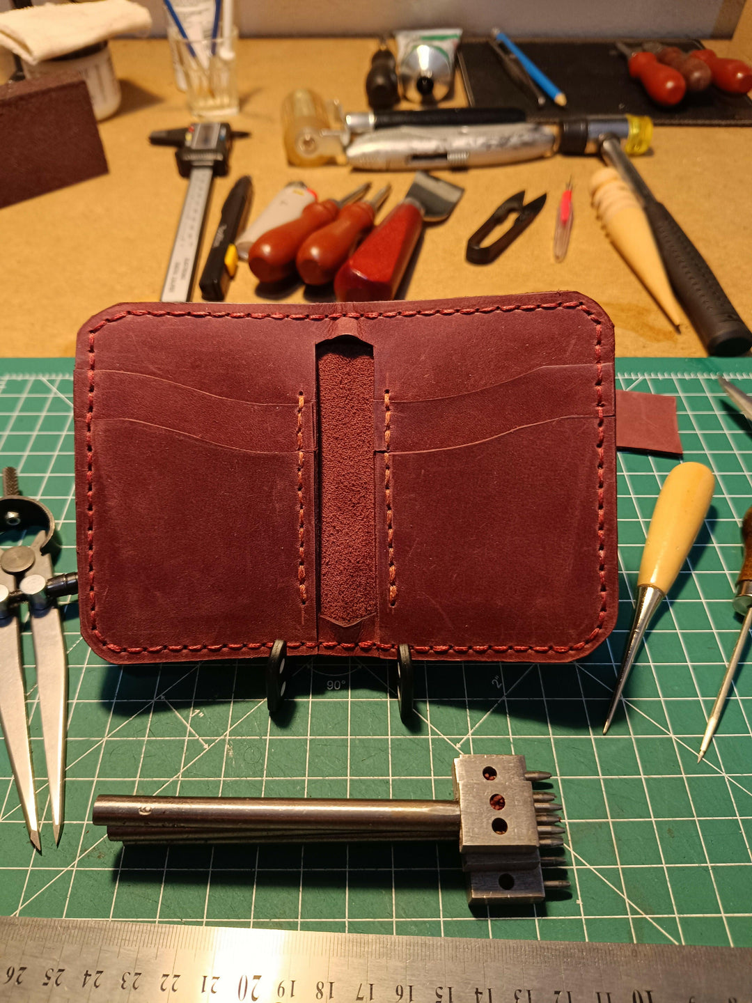 Handmade leather card cases and wallets: stylish craftsmanship for your valuables-Braun-leather on Lucasgift