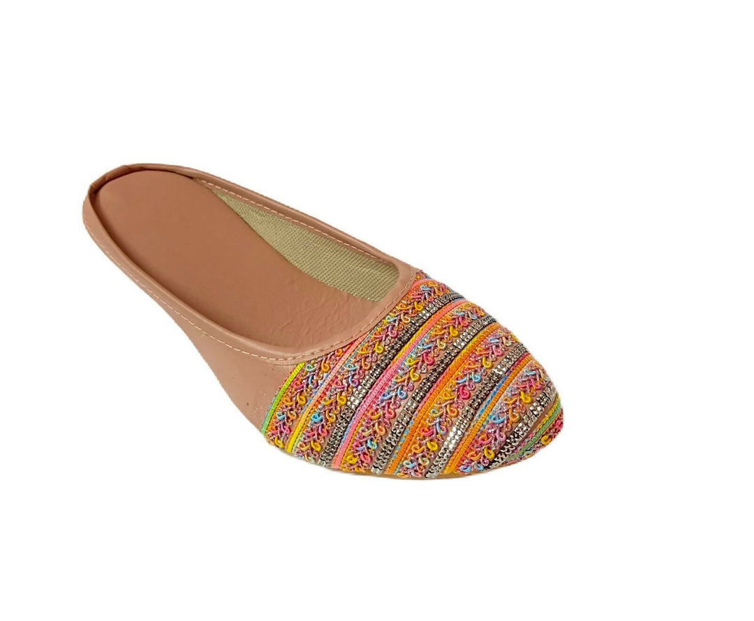 Embroidered Punjabi Jutti: Handmade Indian Slip-On Shoes- on Lucasgift