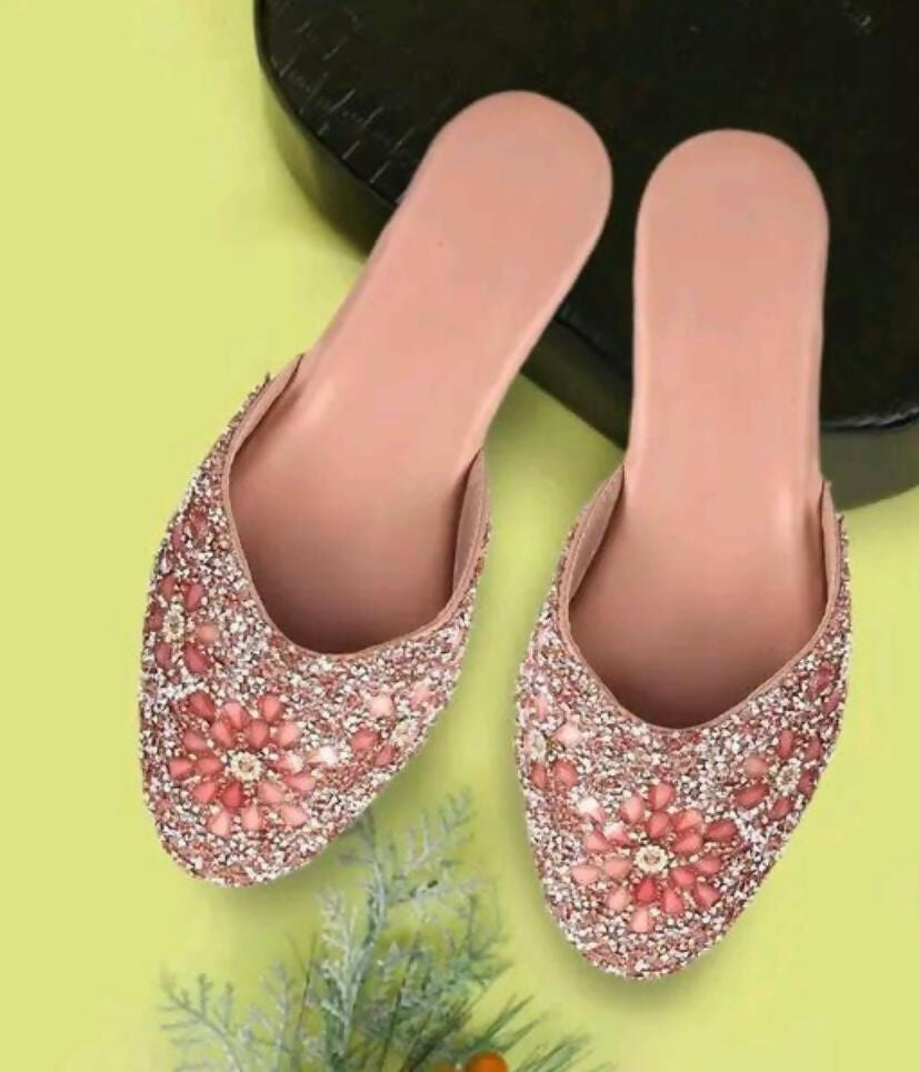 Copy of Embroidered Punjabi Jutti: Handmade Indian Slip-On Shoes- on Lucasgift