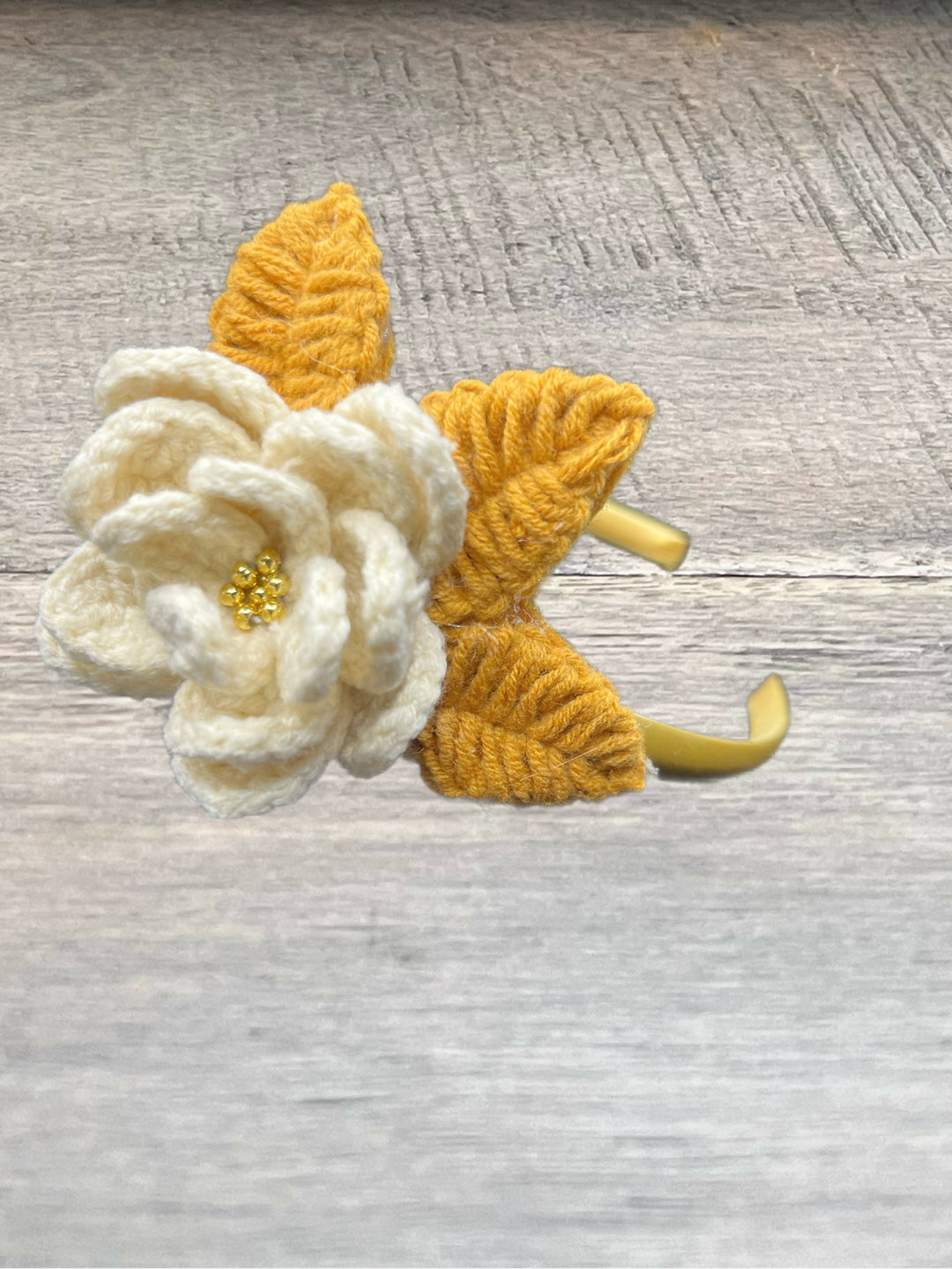 Hand Crocheted Headband - Lily -Ecru- on Lucasgift