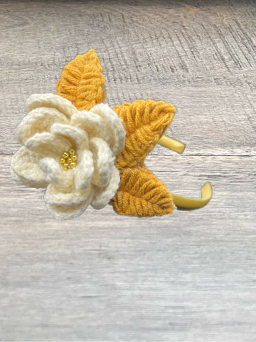 Hand Crocheted Headband - Lily -Ecru- on Lucasgift