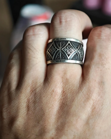 Sterling Silver Gothic Cathedral Ring: Antiqued Cross Armor Ban- on Lucasgift