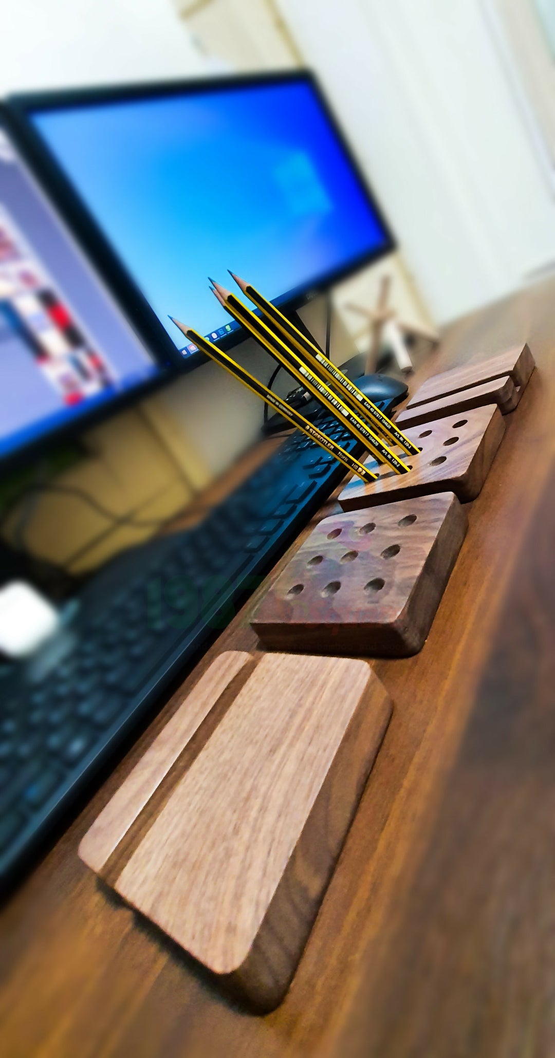 Wooden Pen Stand, Minimalist Handmade Pen and Pencil Holder For Desk, Teacher Appreciation Gift- on Lucasgift