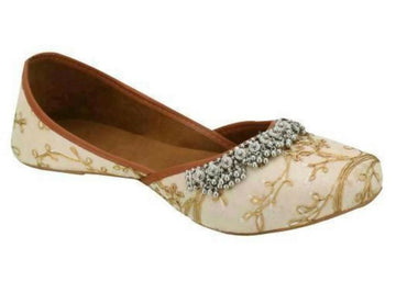 Embroidered Ghungroo Jutti: Indian Khussa Shoes, Punjabi Mojari- on Lucasgift