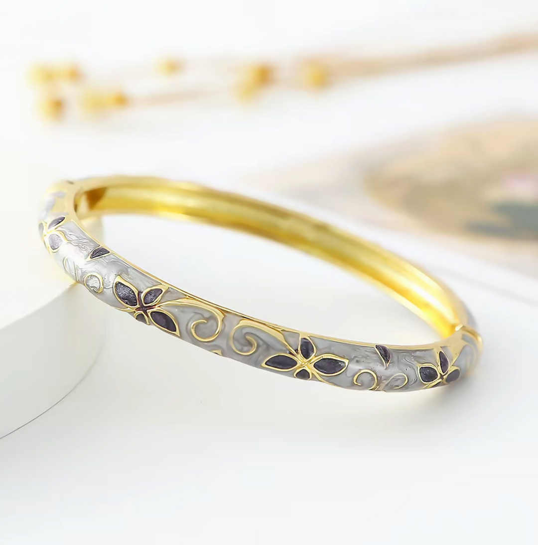 Artisan Elegant Lavender Cloisonné Bracelet | Delicate Four-Leaf Clover Enamel — A Gift of Luck- on Lucasgift