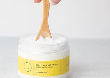 Moisturizing set with Grapefruit body oil and Body scrub- on Lucasgift