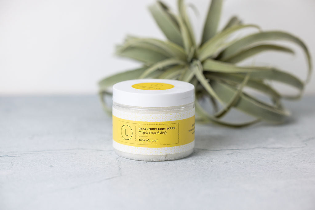 Moisturizing set with Grapefruit body oil and Body scrub- on Lucasgift