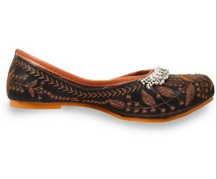 Black Embroidered Punjabi Jutti: Handmade Indian Slip-On Shoes- on Lucasgift
