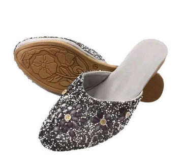 Embroidered Punjabi Jutti: Handmade Indian Slip-On Shoes- on Lucasgift