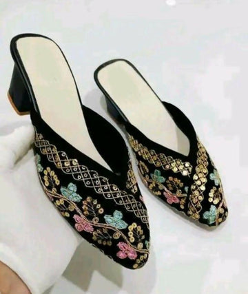 Copy of Black Embroidered Punjabi Jutti: Handmade Indian Slip-On Shoes- on Lucasgift