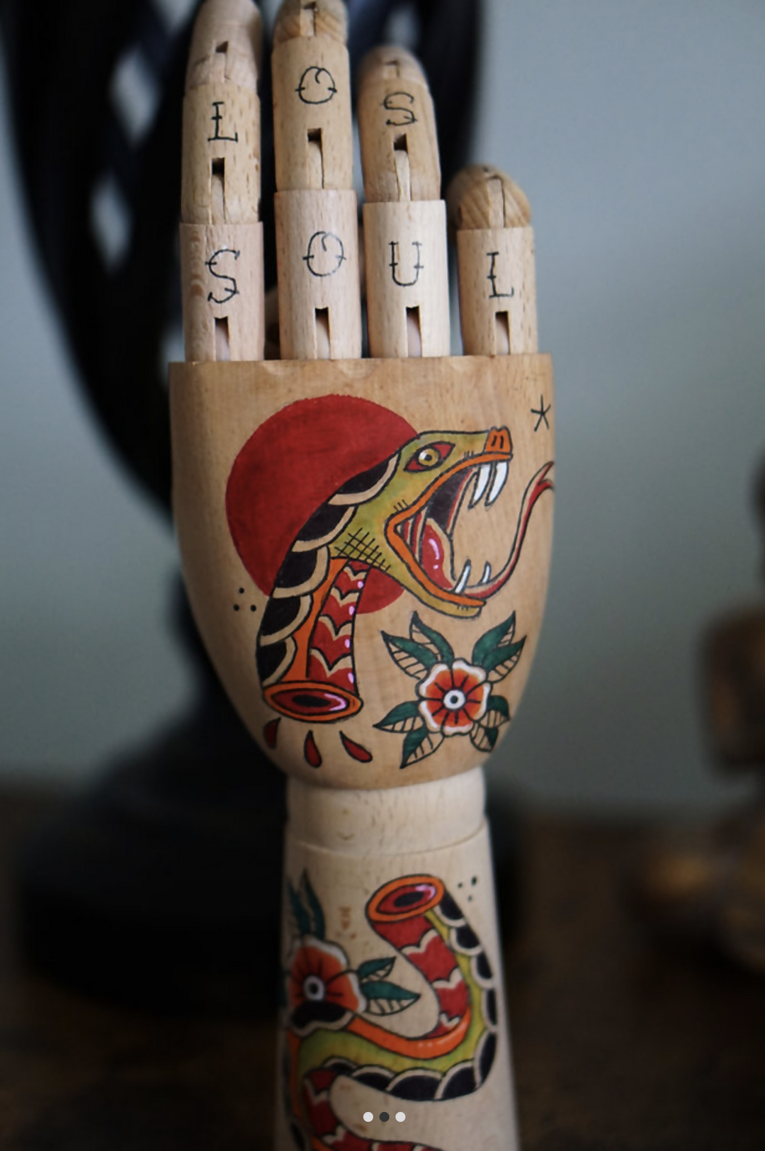 CHAOS WOODEN HAND- on Lucasgift