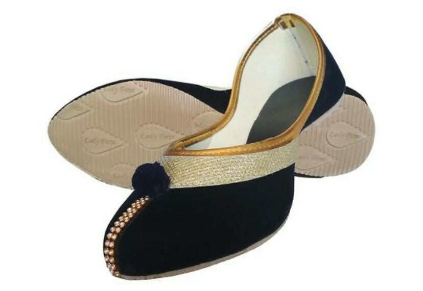 Embroidered Punjabi Jutti: Handmade Indian Slip-On Shoes- on Lucasgift