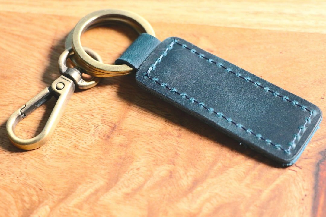 Football Personalized Keychain / Keyring / bag Tag / Name Tag - Leather Keychain- on Lucasgift