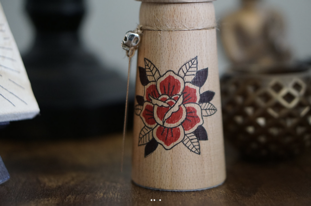 SPARROW WOODEN HAND- on Lucasgift