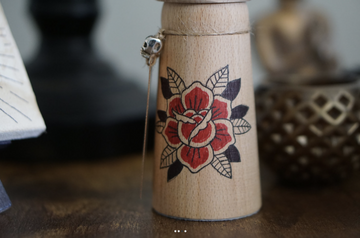SPARROW WOODEN HAND- on Lucasgift