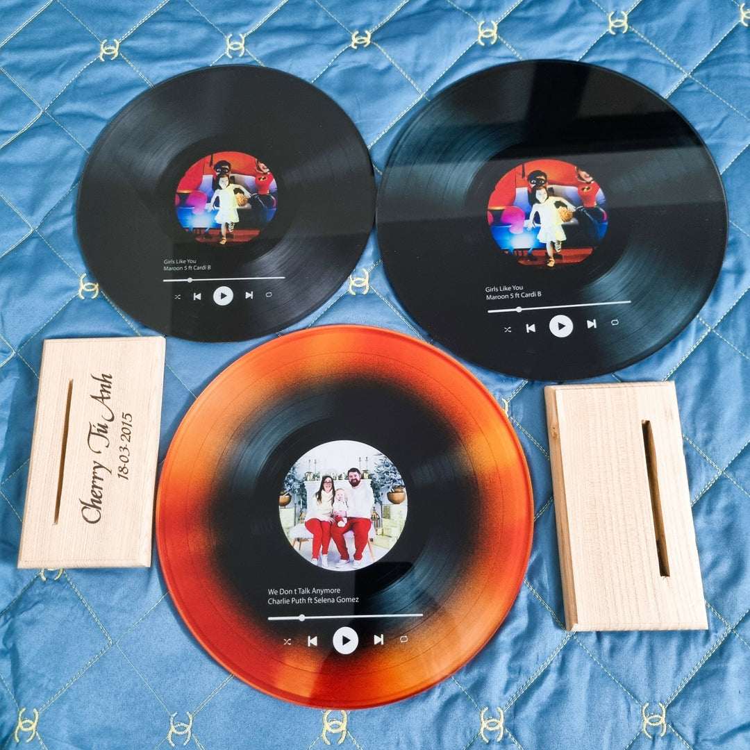 Personalized Vinyl Record with Photo - Acrylic Song Plaque - Anniversary Gift for Friends - Birthday Gift for Her Him- on Lucasgift
