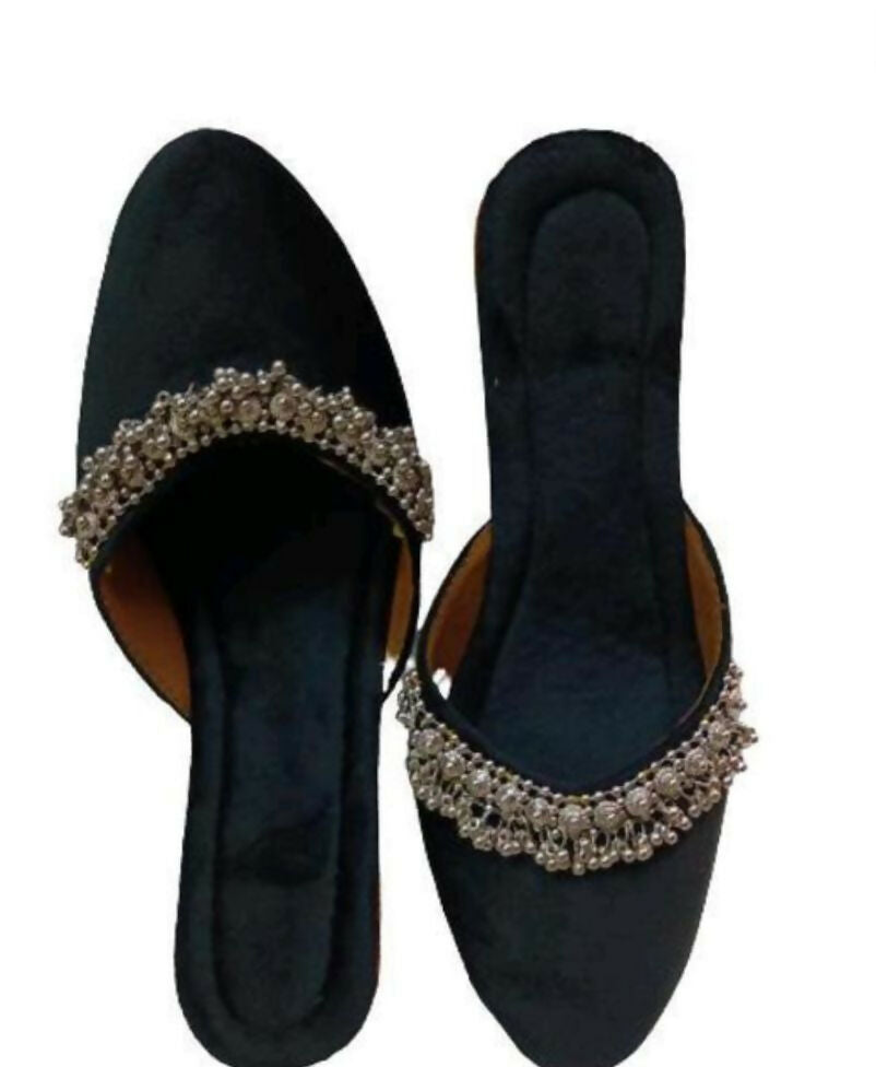 Black Embroidered Punjabi Jutti: Handmade Indian Slip-On Shoes- on Lucasgift