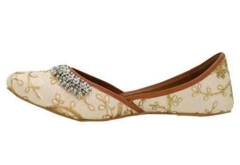 Embroidered Ghungroo Jutti: Indian Khussa Shoes, Punjabi Mojari- on Lucasgift